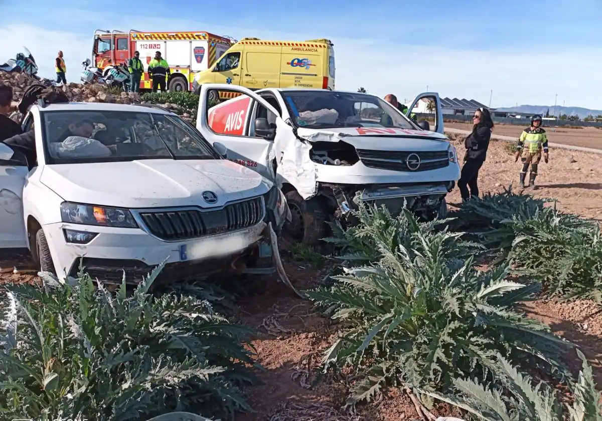 Dos vehículos caen por un barranco en Torre Pacheco