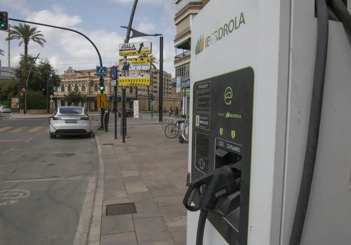 Nueve puntos de recarga de vehículos eléctricos para cinco instalaciones municipales