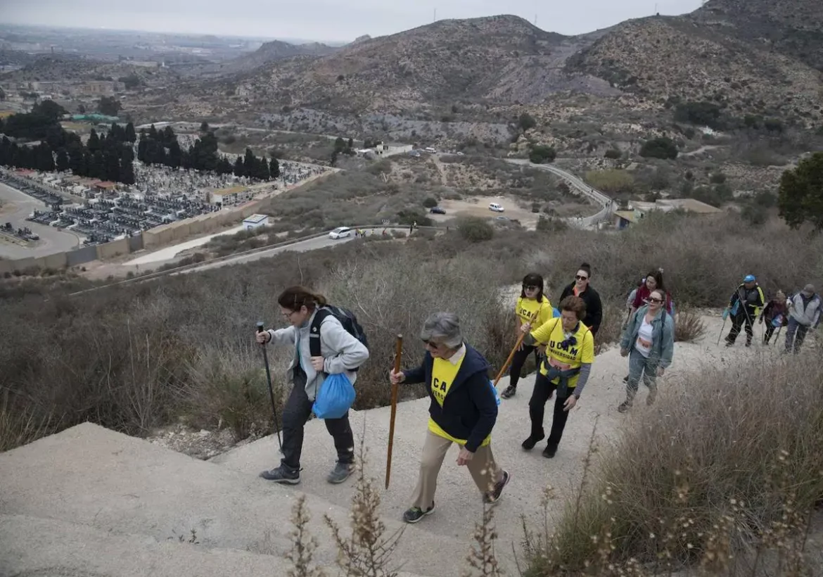 Subida al Calvario para arreglar la ermita de la Soledad