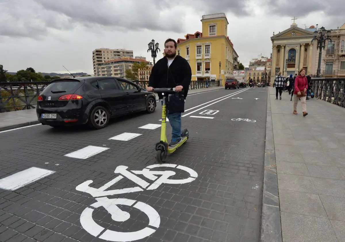 La sociedad civil de Murcia pone deberes a Ballesta