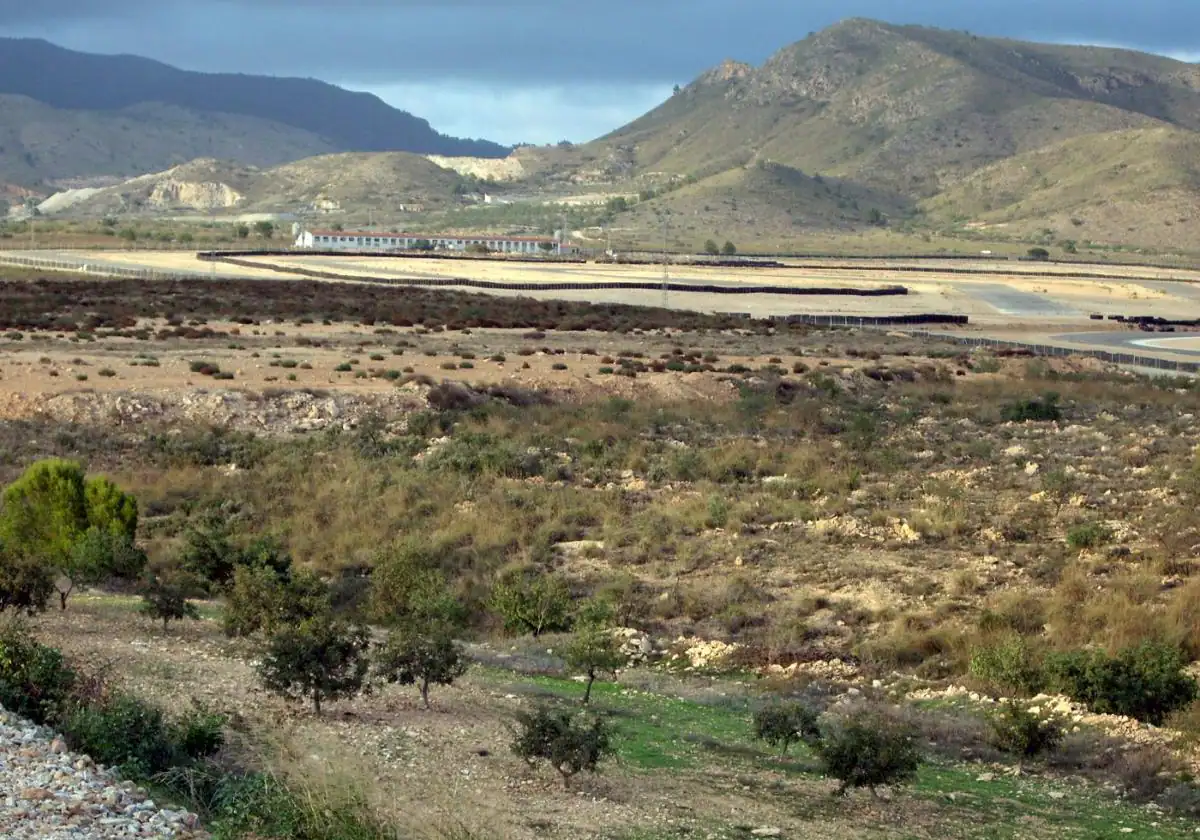 La ‘rave’ pone el foco en el deteriorado circuito de Fuente Álamo, planeado como pista de pruebas