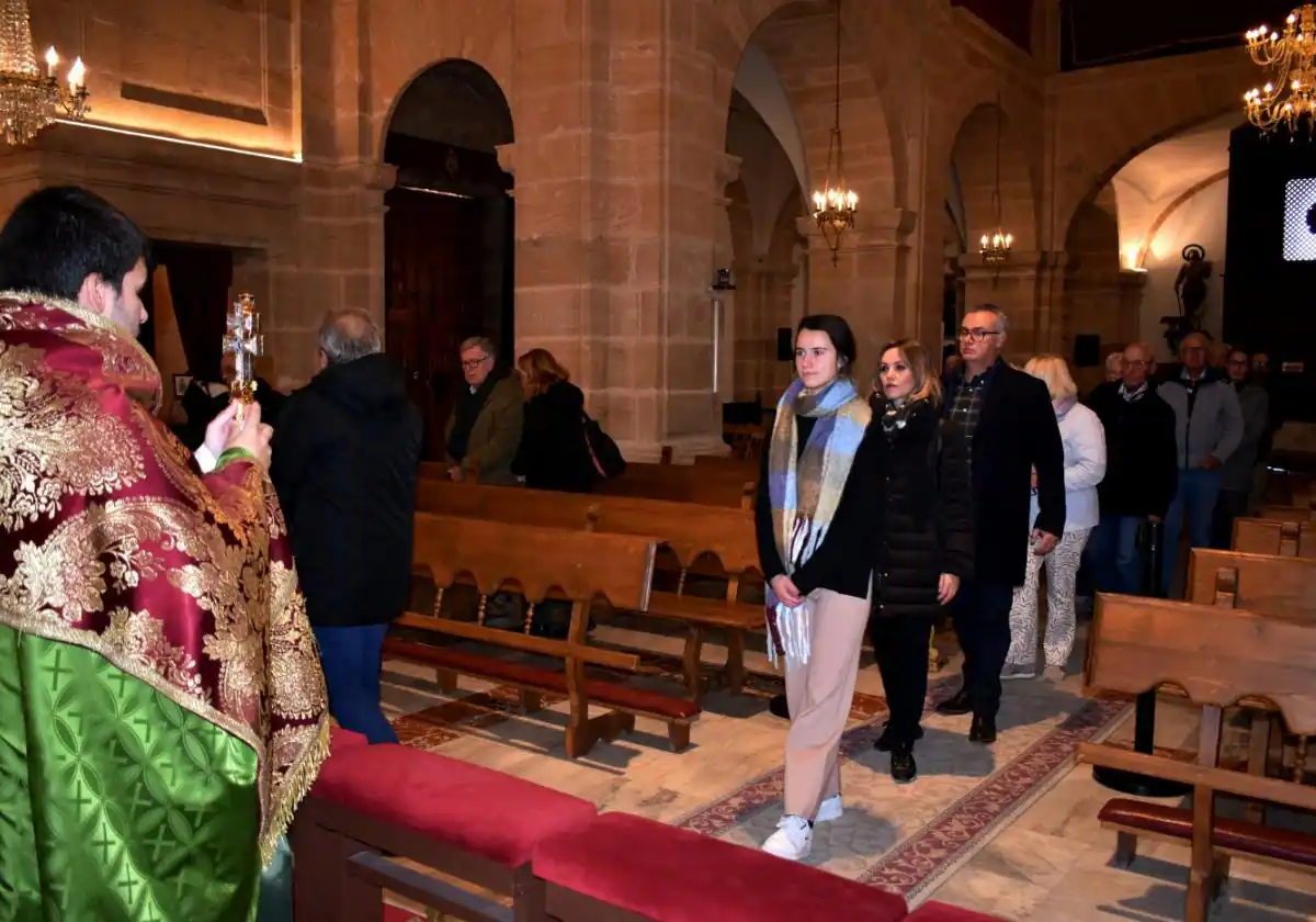 Acento internacional y sacerdote de Cáceres en la misa del peregrino de Caravaca