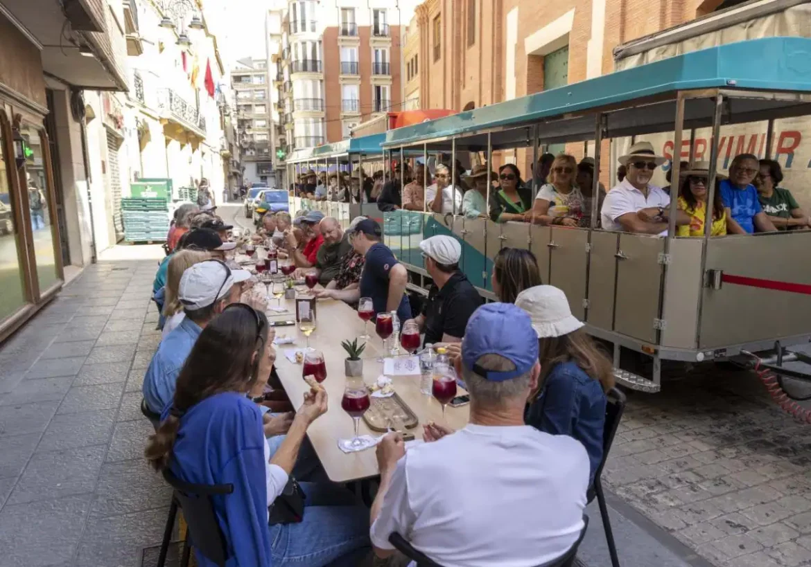 La Cámara de Comercio de Cartagena ve «obsoleto» el turismo de sol y playa y aboga por el náutico, el culinario y el industrial