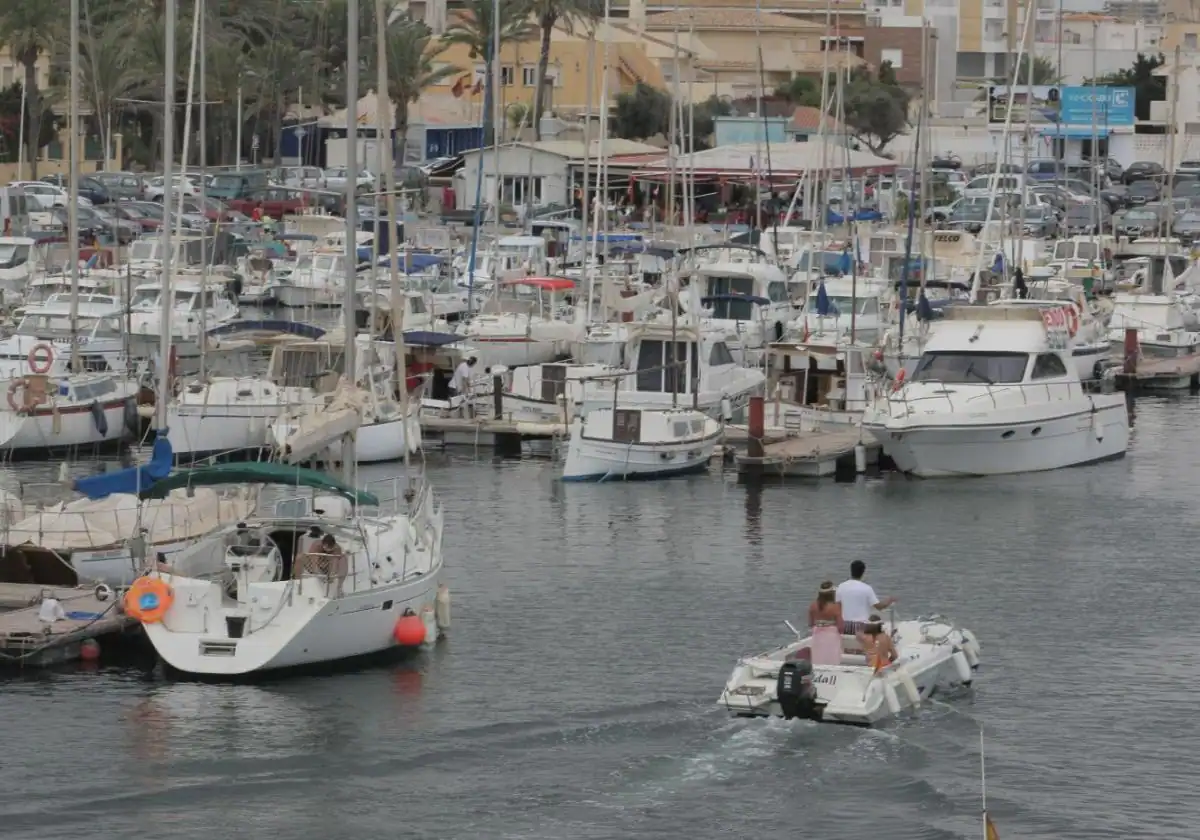 Embarcaciones amarradas en los pantalanes del puerto de Cabo de Palos, en una fotografía de archivo.