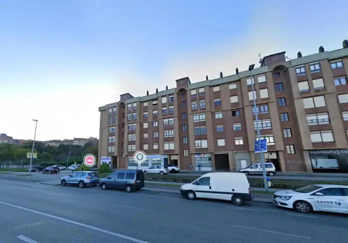 Aparece muerto un hombre en un coche en un garaje de Santander con signos de violencia