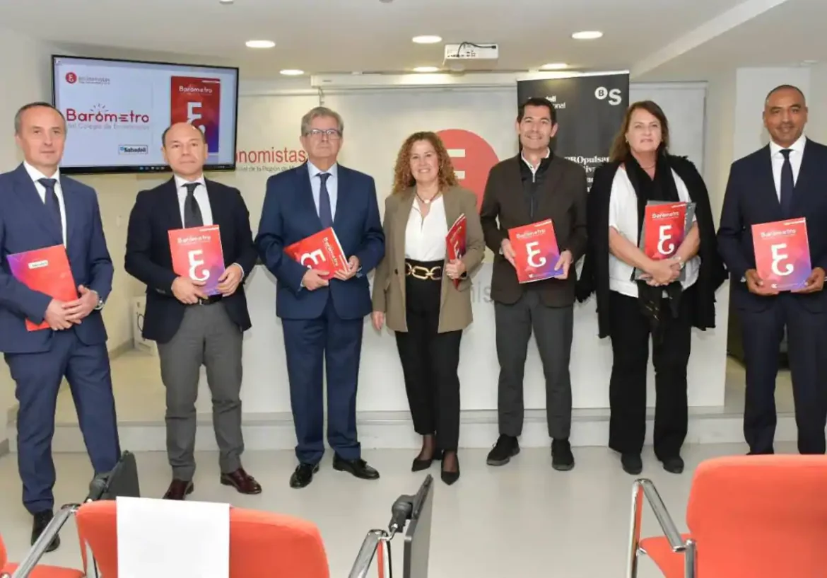 Más de la mitad de los economistas creen que el consumo de las familias caerá este semestre en la Región