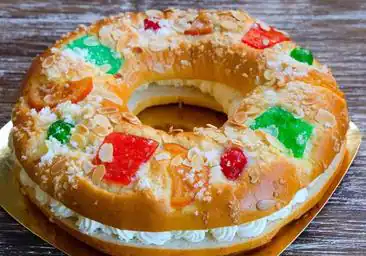 Un roscón de Reyes gigante reparte 4.000 porciones en Murcia
