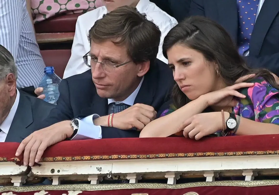José Luis Martínez-Almeida y Teresa Urquijo celebran su fiesta de pedida con familiares y amigos
