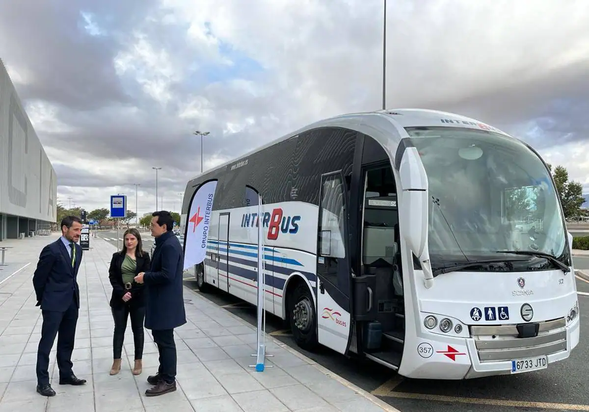 La Comunidad refuerza los vuelos a Madrid y Barcelona con un servicio de autobús al aeropuerto