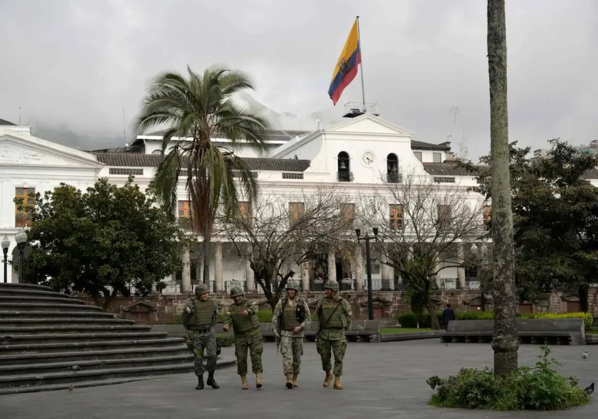 Ecuador se cae a pedazos: pobreza extrema, narcotráfico, una deuda millonaria, abandono escolar…