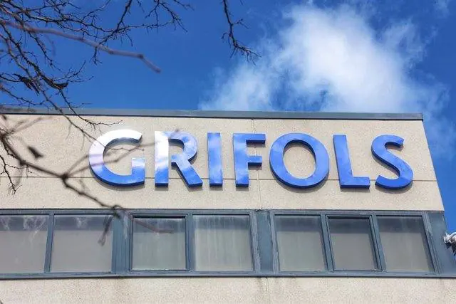 Grifols se desploma un 40% tras el informe que asegura que sus acciones «valen cero»