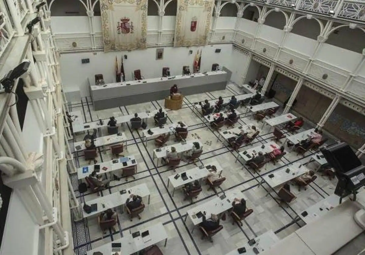 Los diputados regionales acumulan 2 millones de ahorro y deben 3,9 a los bancos