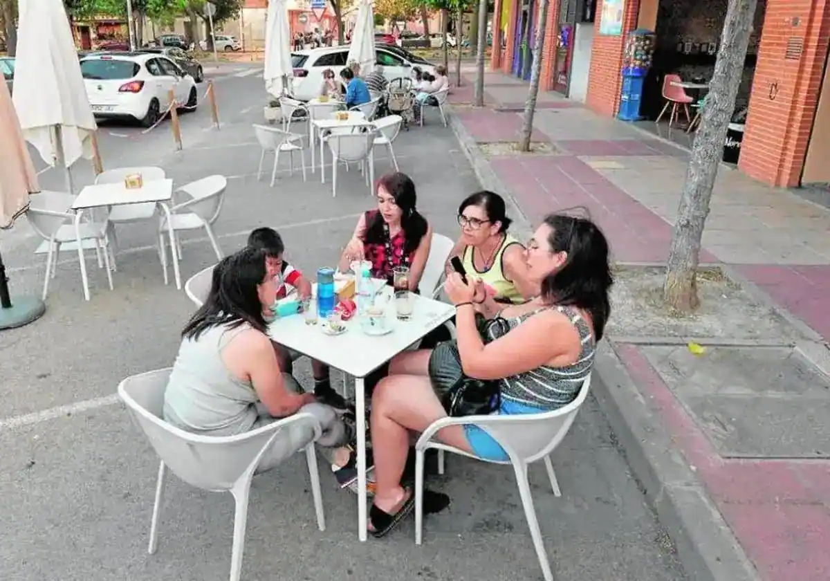 Los hosteleros de Murcia avisan de despidos por la eliminación de las ‘terrazas covid’