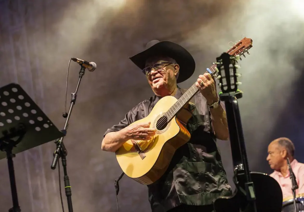 El cubano Eliades Ochoa recibirá el premio de La Mar de Músicas 2024