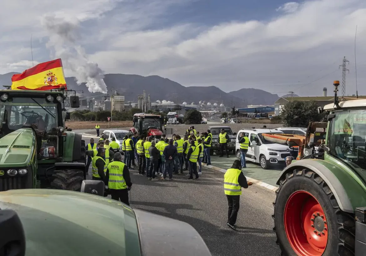 El líder de la protesta, Diego Conesa, recalca que es «indefinida» y amenaza con «seguir cortando carreteras»