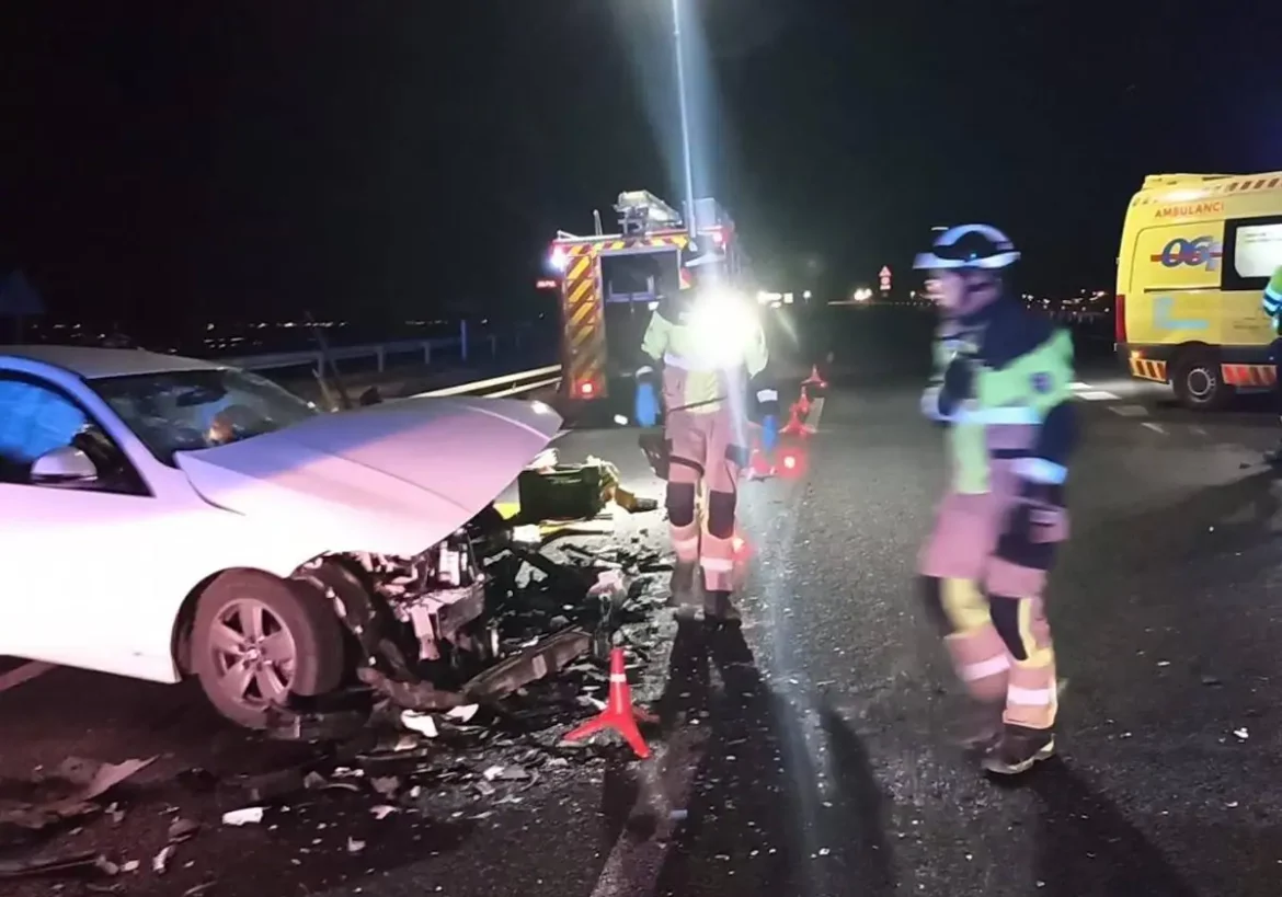 Fallece una conductora de 40 años tras chocar frontalmente contra un turismo en la A-7, en Alhama