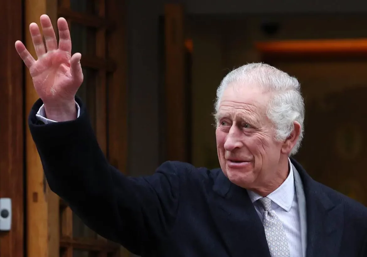Carlos III regresa a la vida pública tras su operación de próstata