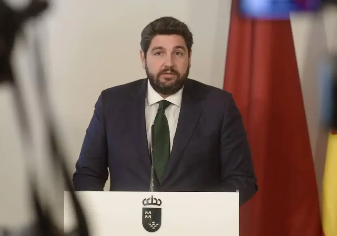 López Miras: «No vamos a apoyar nada que suponga la más mínima desprotección del Mar Menor»