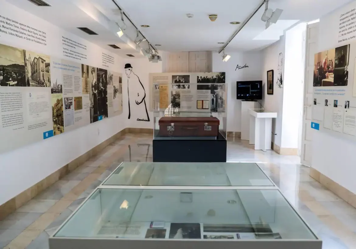 El Museo Ramón Gaya de Murcia acoge la exposición ‘La maleta de Azorín’