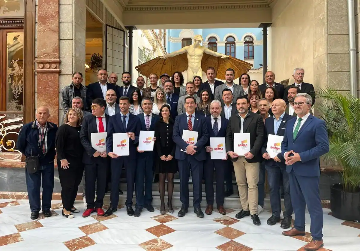 Foto de familia durante el acto de presentación del Movimiento Regional Municipalista celebrado este martes en el Casino de Murcia.