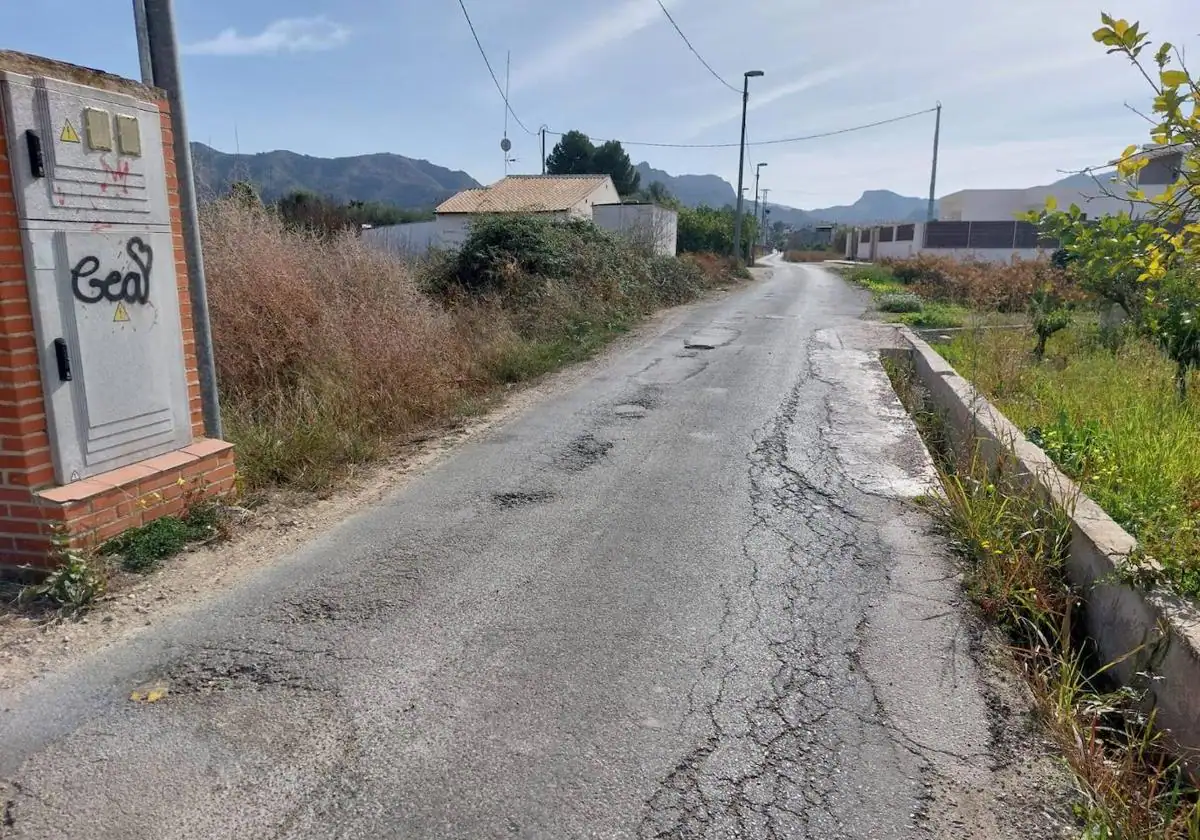 Una de las carreteras de Beniaján que se encuentra deteriorada.