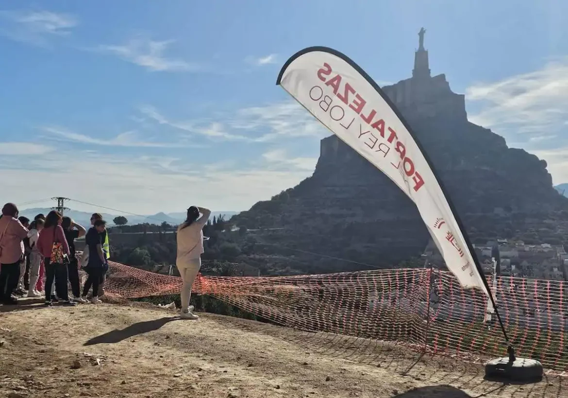 Los alumnos de Murcia ya pueden visitar las excavaciones de las Fortalezas del Rey Lobo para conocer sus secretos