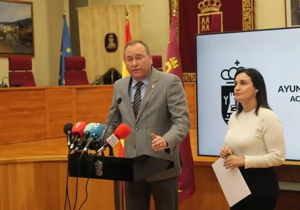 La alcaldesa de Yecla sella un acuerdo de gobierno del PP con Vox para estabilizar la legislatura