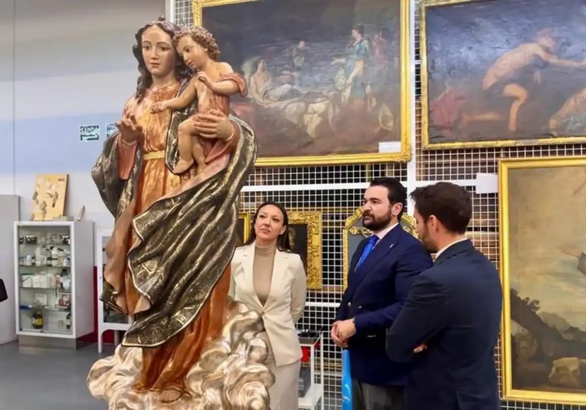 Finalizan la restauración de la Virgen del Rosario, patrona de La Unión, tras diez meses de trabajo