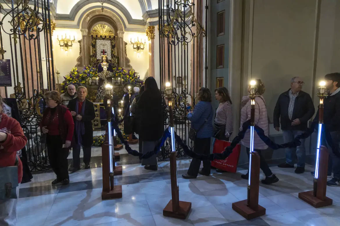 Plegarias ante al Medinaceli en Cartagena