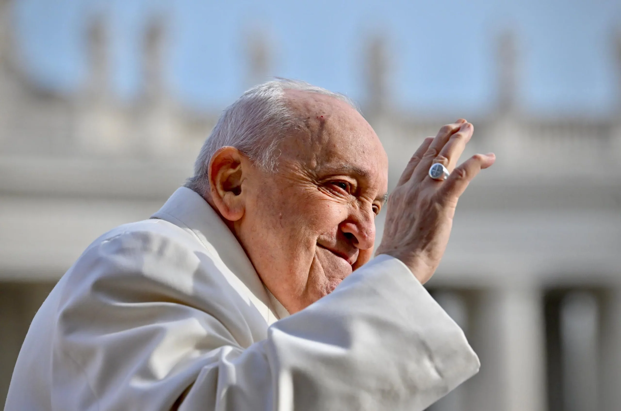 Se publica una autobiografía del Papa: su renuncia, la homosexualidad y su «derrape» con las mujeres