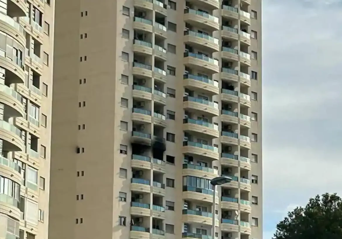 Fallecen abuela, padre e hijo y 15 personas resultan heridas en el incendio de una vivienda de Alicante