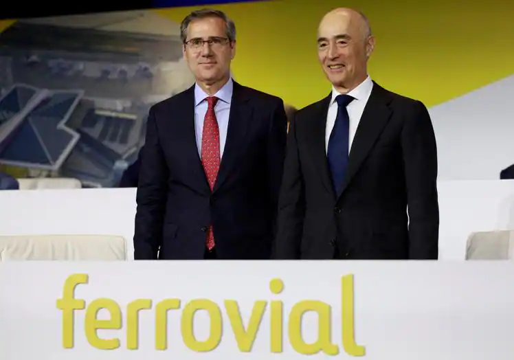 El consejero delegado de Ferrovial, Ignacio Madridejos y el presidente, Rafael del Pino, durante la junta de accionistas.