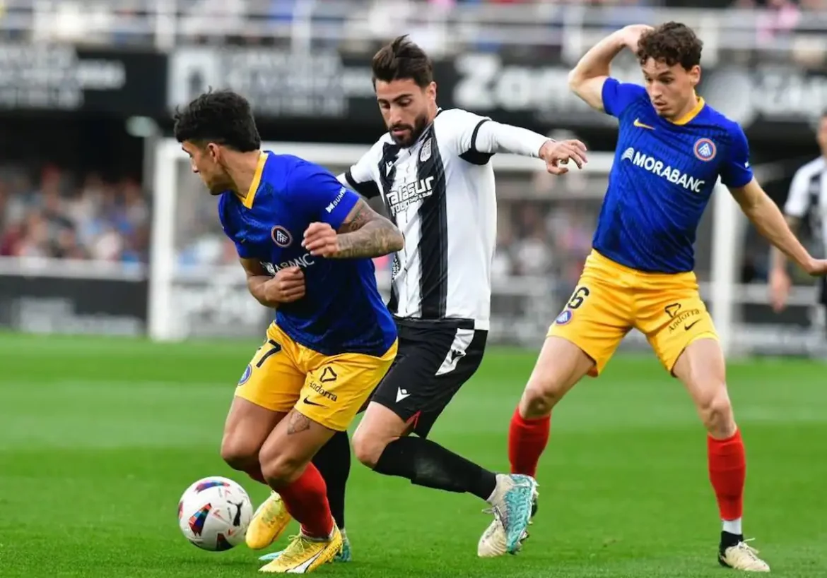 Directo | Cabezazo de categoría de Fontán para poner por delante al Efesé