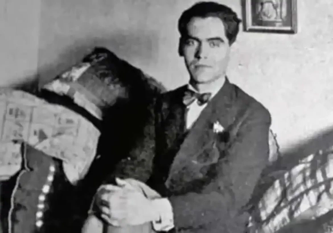 Dimite el nuevo director del Patronato Lorca que calificó de «memez histérica» la memoria histórica