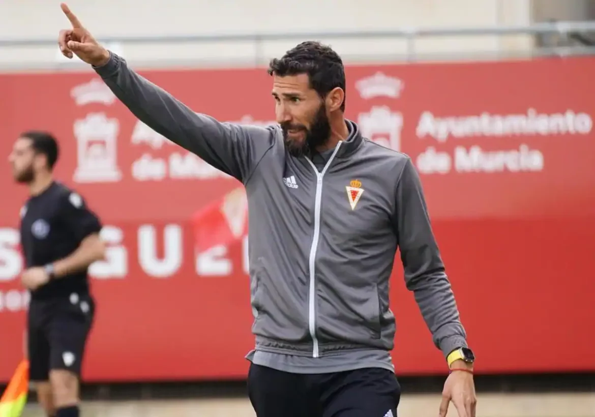 Cuéllar quiere emular a José Miguel Campos con otro ascenso del filial del Real Murcia