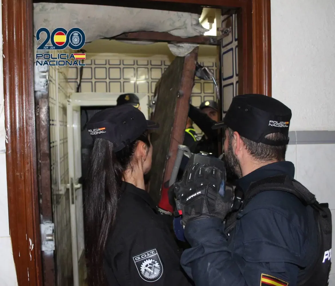 Desmantelan en Molina de Segura un punto de venta de cocaína, hachís y ‘gas de la risa’