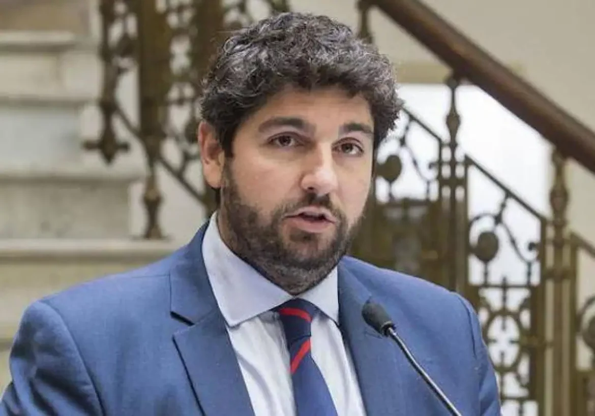 López Miras tacha de «esperpento» lo sucedido en el ‘caso Koldo’ y pide a Sánchez que dé explicaciones