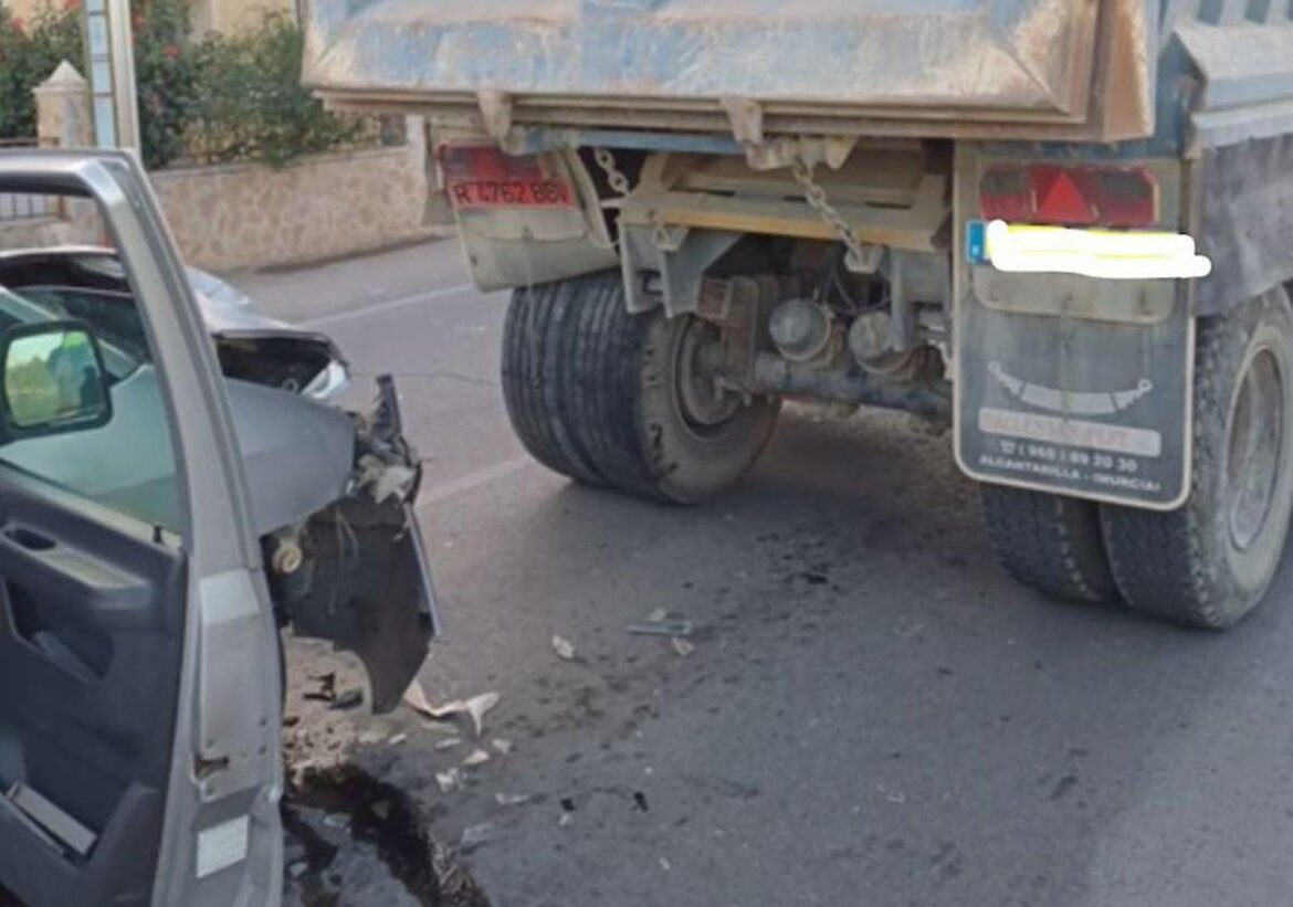 Seis heridos, tres de ellos menores, al colisionar dos vehículos en Monteagudo