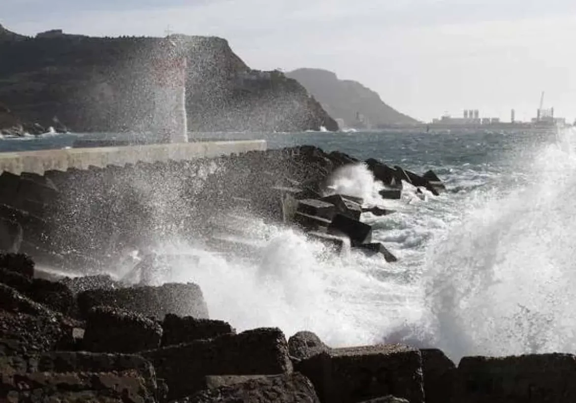 Aviso amarillo por fenómenos costeros en el litoral de la Región de Murcia para este sábado