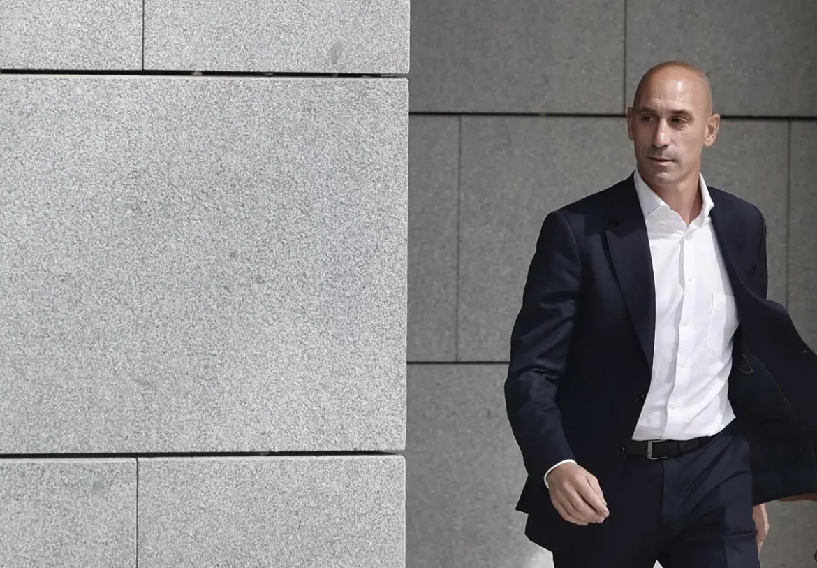La Fiscalía pide dos años y medio de cárcel para Rubiales por su beso a Jenni Hermoso