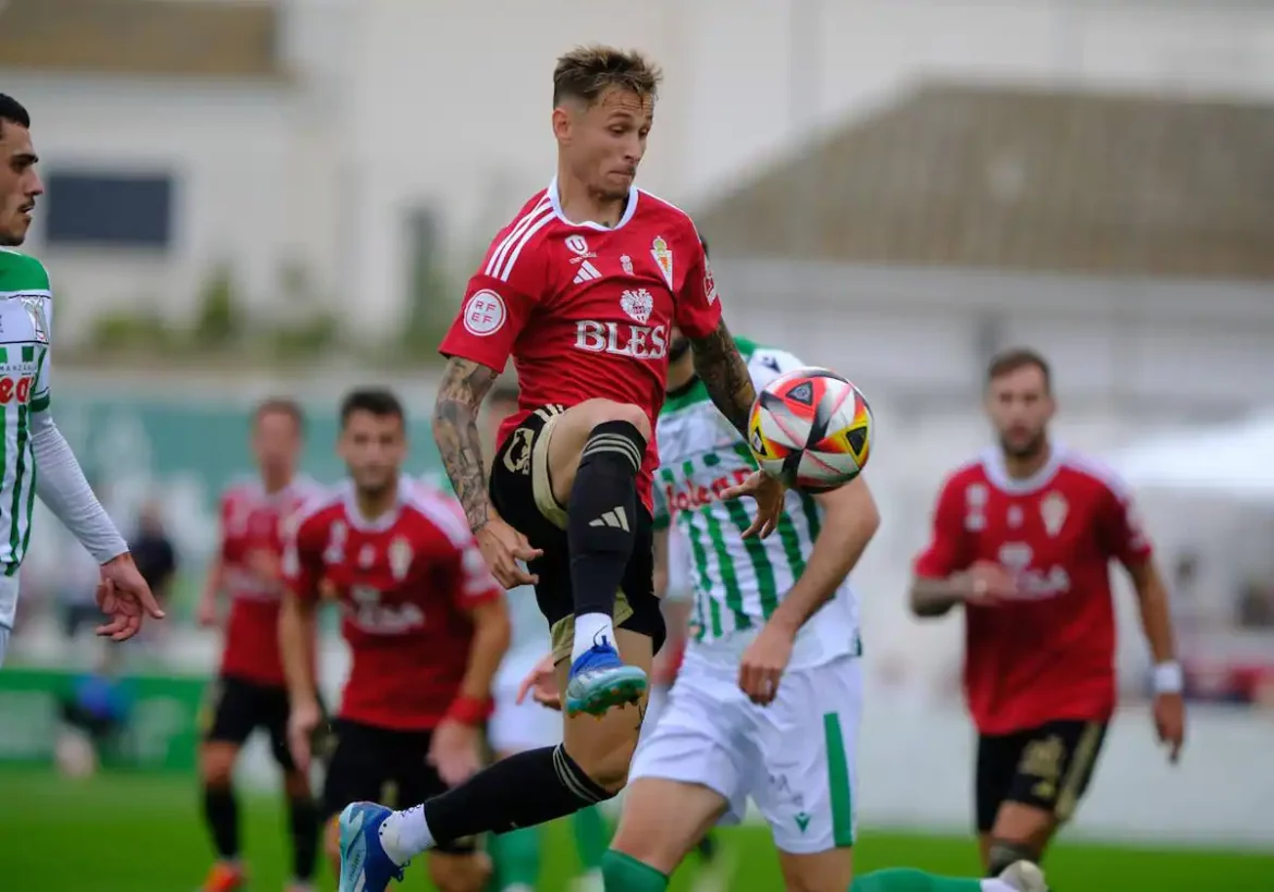 Victoria sufrida del Real Murcia ante el Atlético Sanluqueño