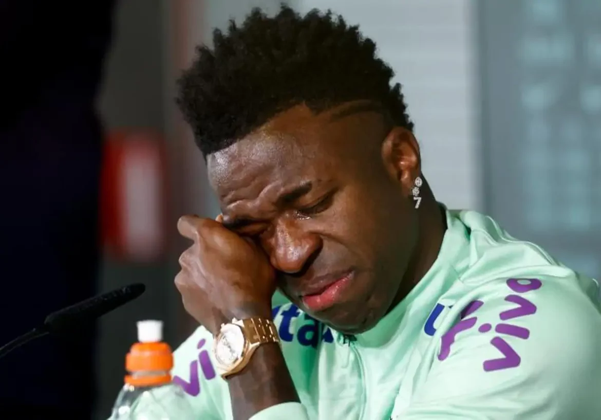 Vinicius rompe a llorar: «Hay racistas aquí y muchos están en los estadios»