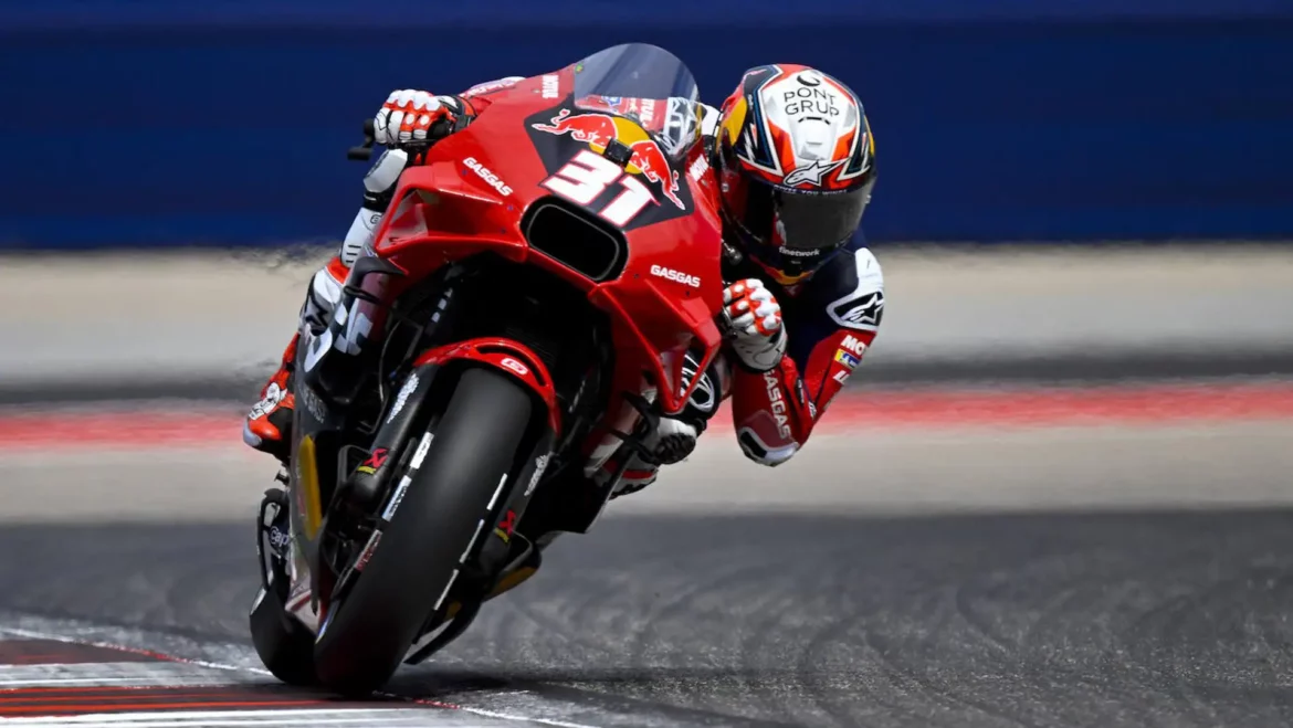 Pedro Acosta, cuarto en la carrera al sprint y segundo en la clasificación