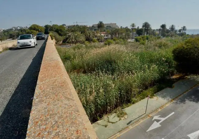 La desembocadura del río Nacimiento vista desde el puente de Campoamor.