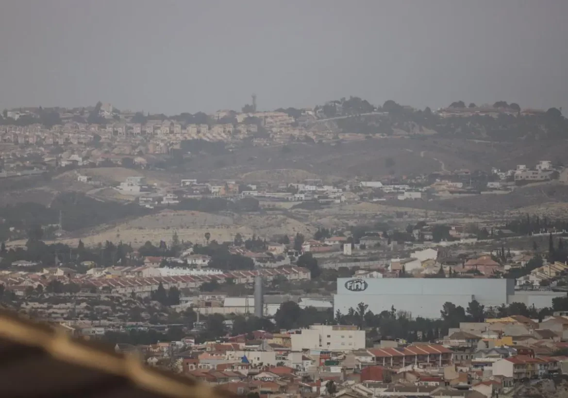 Alerta en La Aljorra por contaminación y calima en gran parte de la Región