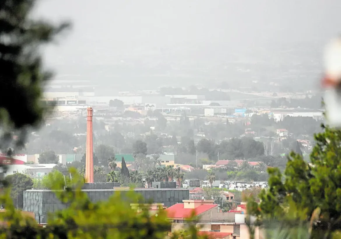 El viento limpia el aire tras tres días de polvo sahariano