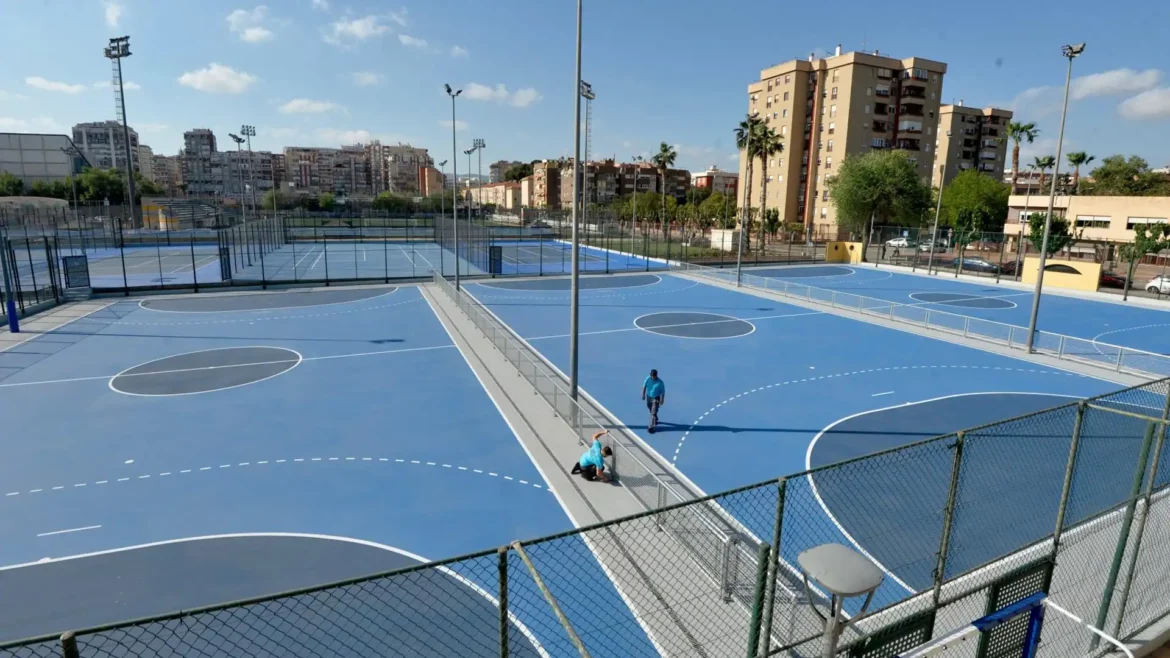 Finalizan las obras de mejora en casi una docena de pistas del Polideportivo José Barnés de Murcia
