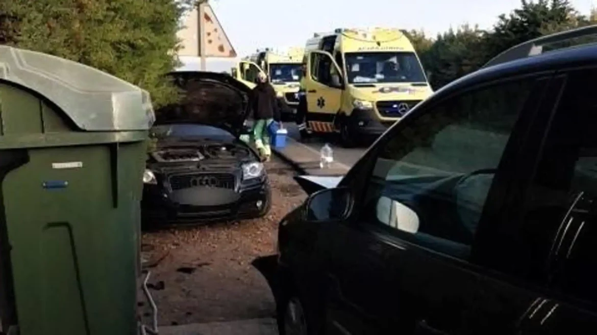 Seis heridos en un accidente con atrapados entre dos turismos en Cartagena