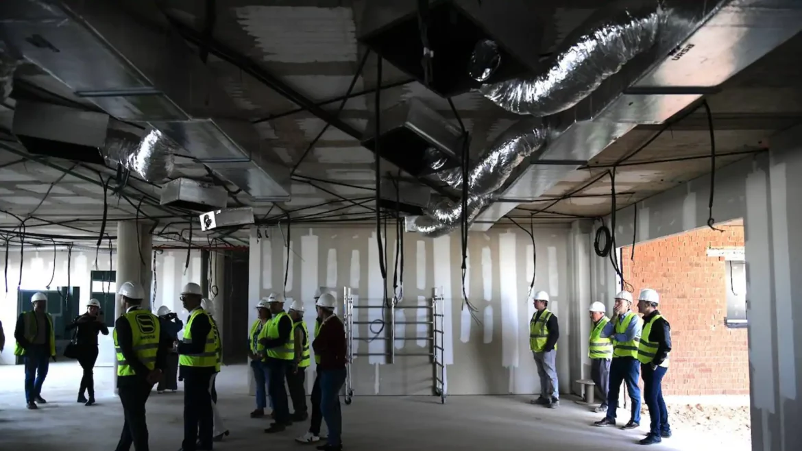 La obra del colegio de La Aljorra acabará a finales de este año y los padres exigen ahora un instituto