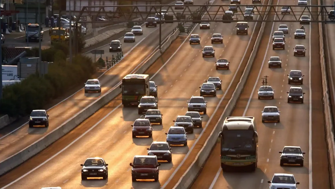 Descarbonizar el transporte por carretera: un kilómetro en coche, el triple de CO2 que en bus